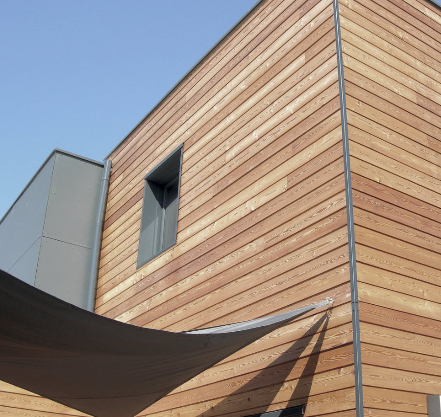 BARDAGE NATUREL EN MÉLÈZE RAINURE-LANGUETTE