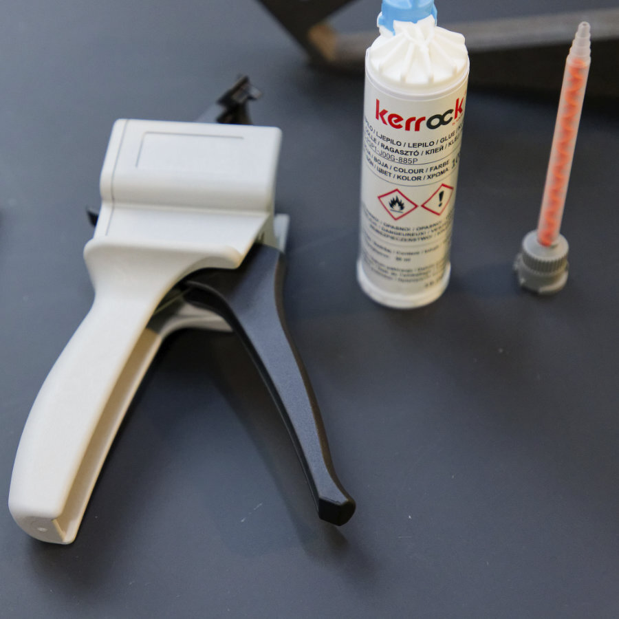 PISTOLET MANUEL POUR CARTOUCHE DE COLLE BI-COMPOSANT KERROCK 50ML